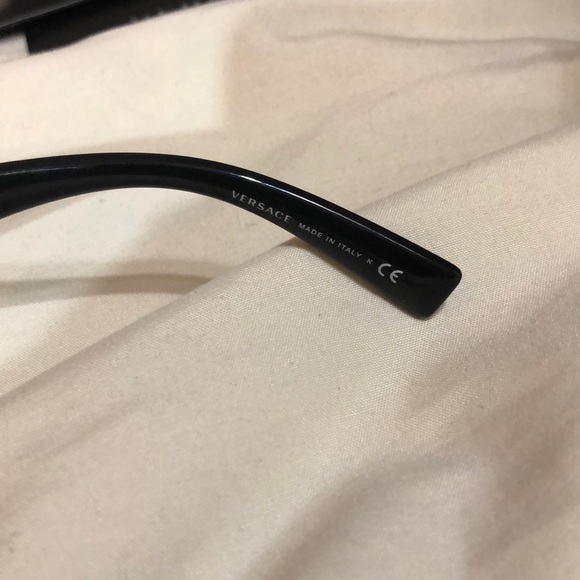 DESIGNER!!! Versace sunglasses - Picture 6 of 6